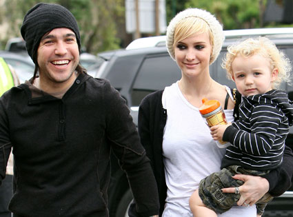 Ashlee Simpson, Pete Wentz, Bronx Mogley Ashlee Simpson, Pete Wentz, Bronx Mogley